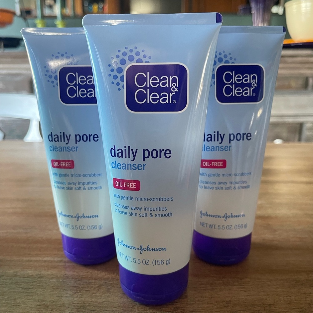 Clean and Clear Daily Pore Cleaner - set of 3 bottles - 5.5 Oz each